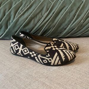 Size 5 Abound Aztec Flats